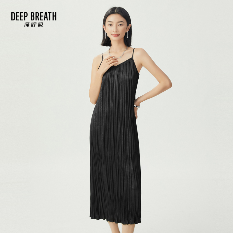 DEEP BREATH深呼吸女装 纯色直筒无袖压褶V领吊带连衣裙A500304