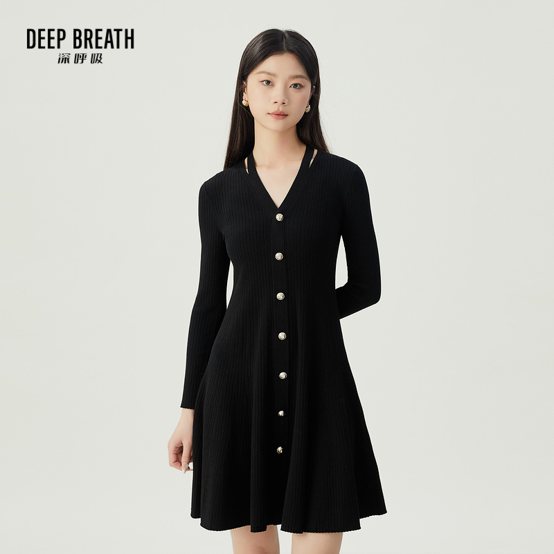 DEEP BREATH深呼吸女装 V领镂空金属扣高腰伞裙针织连衣裙A500339