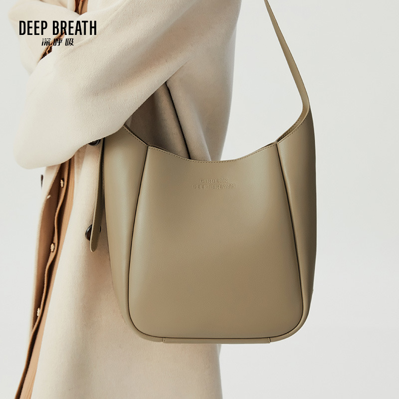 DEEP BREATH深呼吸女包 牛皮简约质感时尚单肩斜挎可调节水桶包AB10216