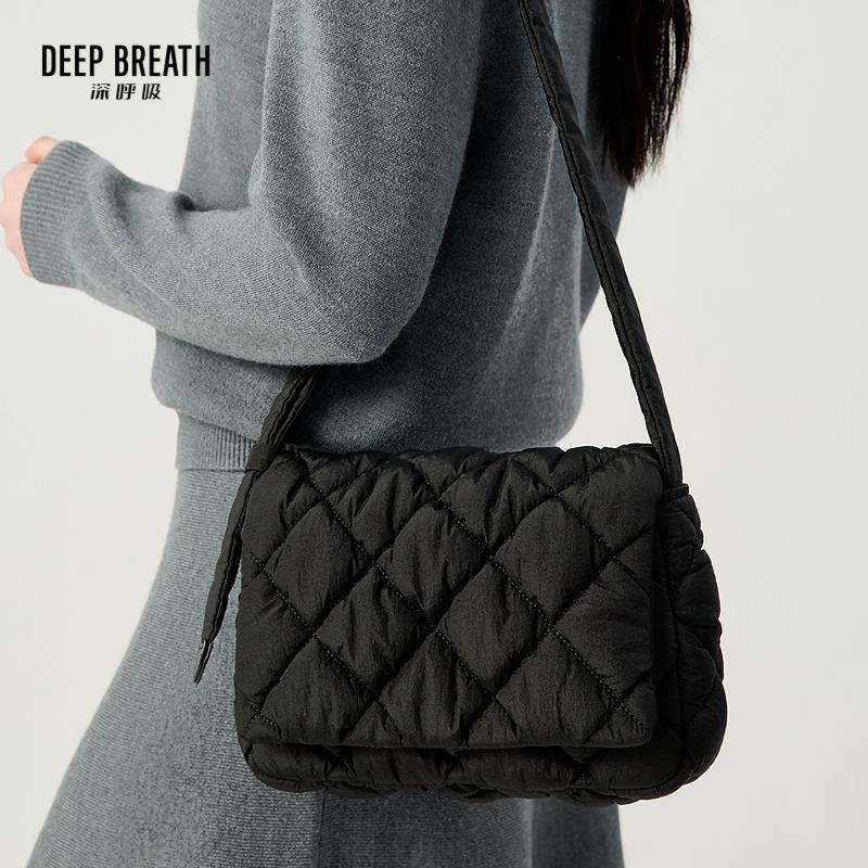 DEEP BREATH深呼吸女包 菱格褶皱充棉轻盈休闲布包单肩斜挎包AB10272