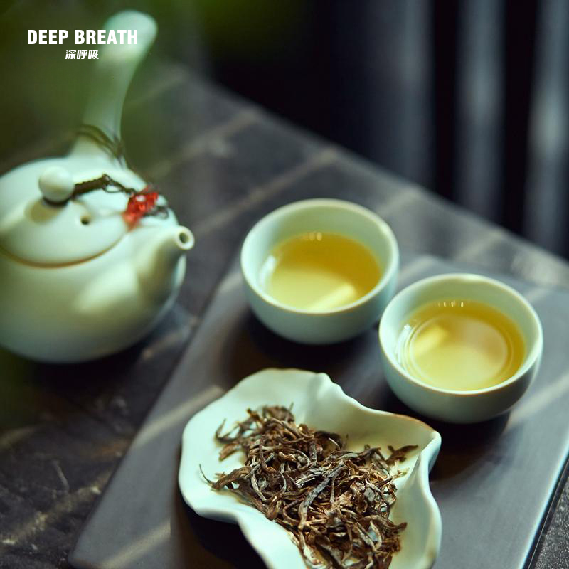 DEEP BREATH深呼吸 云南布朗山班章普洱茶叶（生茶）1801   古树茶王生茶饼357g礼盒装  AR10025