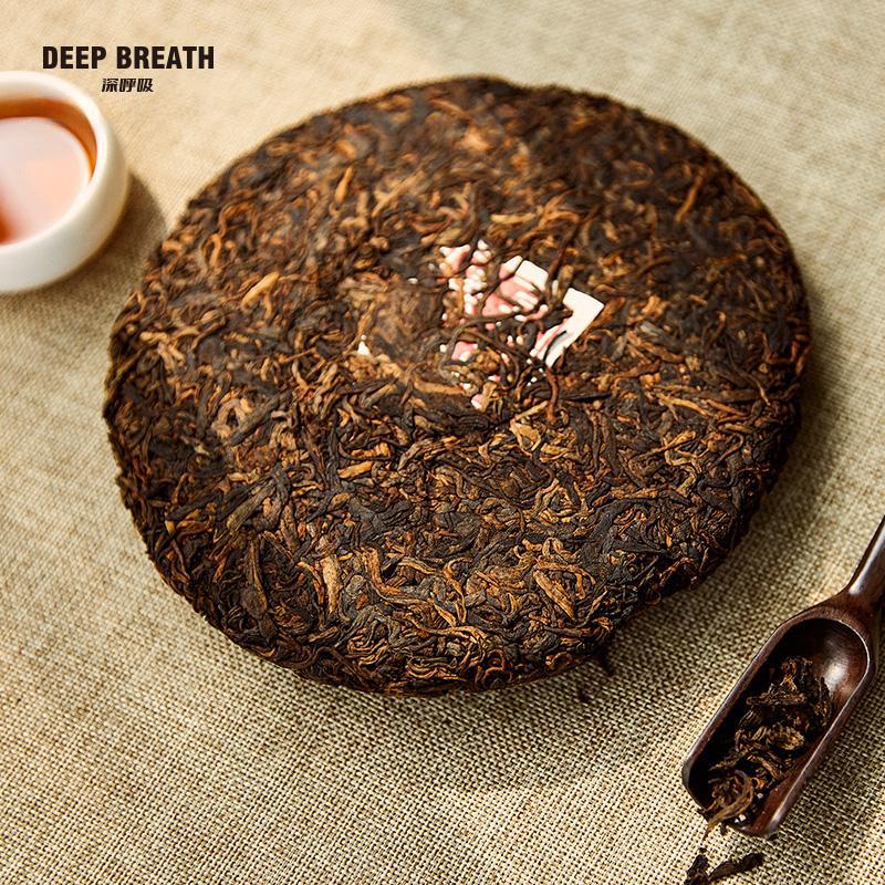 DEEP BREATH深呼吸 云南布朗山班章普洱茶叶（熟茶）1811   古树茶王熟茶饼357g礼盒装  AR10028