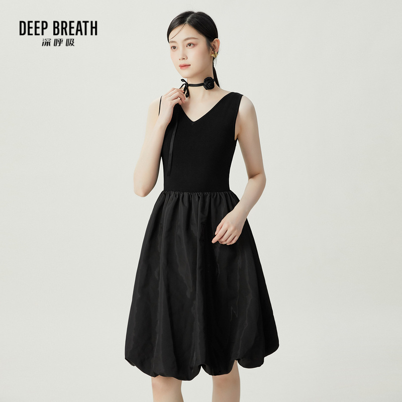 DEEP BREATH深呼吸女装 V领花苞小黑裙针织拼梭织连衣裙A500374