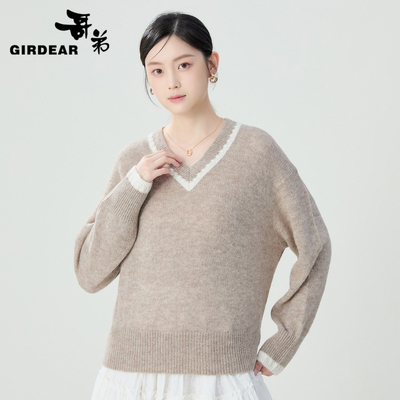 哥弟 减龄学院风小V领宽松软糯套头针织衫1399754