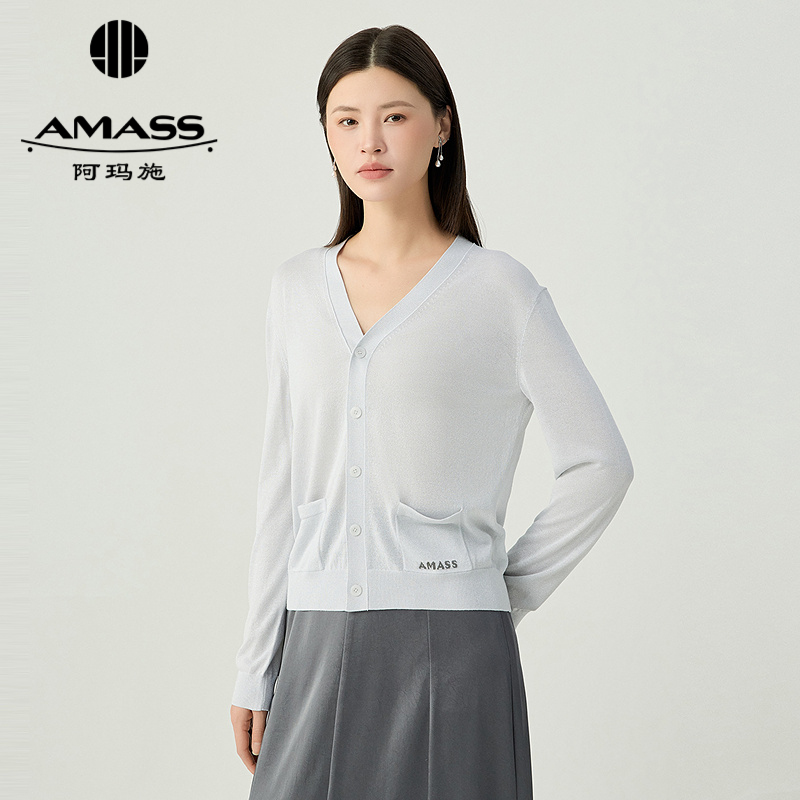 阿玛施AMASS 简约V领小口袋字母点缀细闪长袖罩衫针织开衫548025