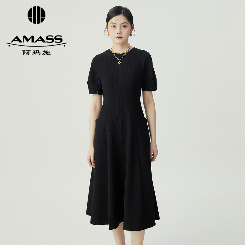 阿玛施AMASS 圆领短袖收腰斜纹质感优雅经典小黑裙5500547