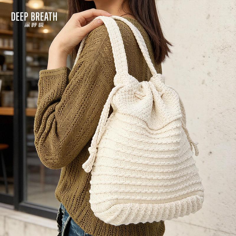 DEEP BREATH深呼吸女包 新款造型编织抽绳针织度假风手提袋A900197