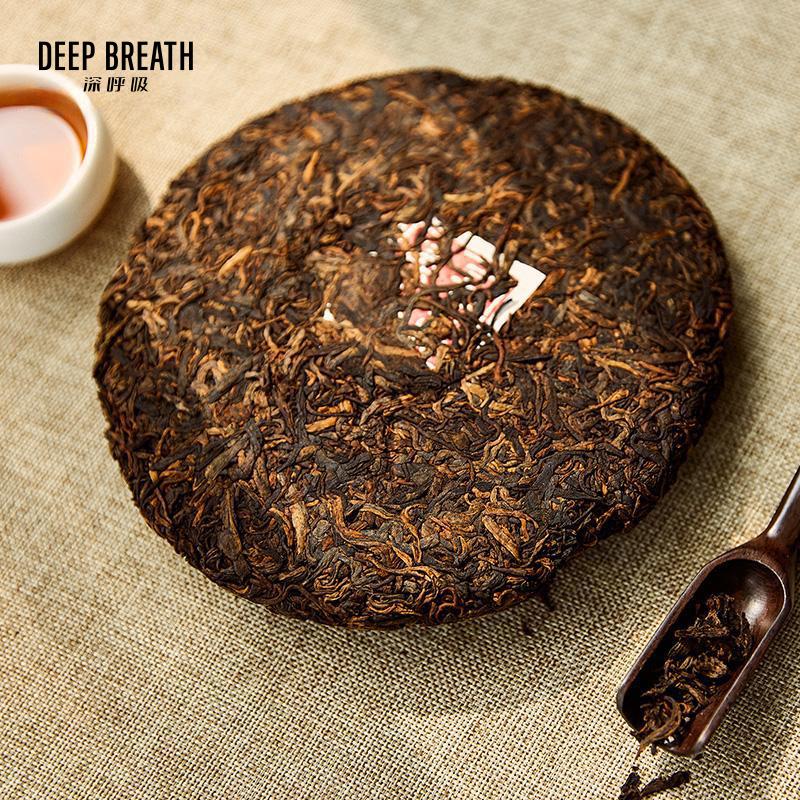 DEEP BREATH深呼吸 云南布朗山班章普洱茶叶（熟茶）1811   古树茶王熟茶饼357g礼盒装  AR10028